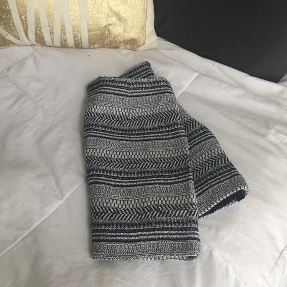 Banana Republic Blue and White Woven Skirt - Picture 5 of 5